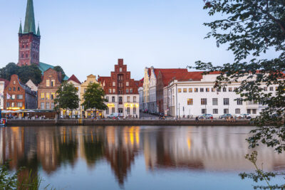 Lübeck Trave - Wasser und Altstadthäuser